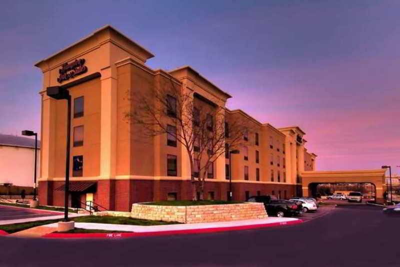 Hampton Inn And Suites San Antonio Airport Bagian luar foto